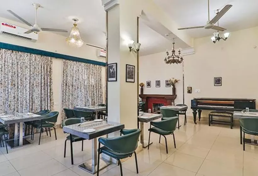 Fabhotel Sarovar Palace