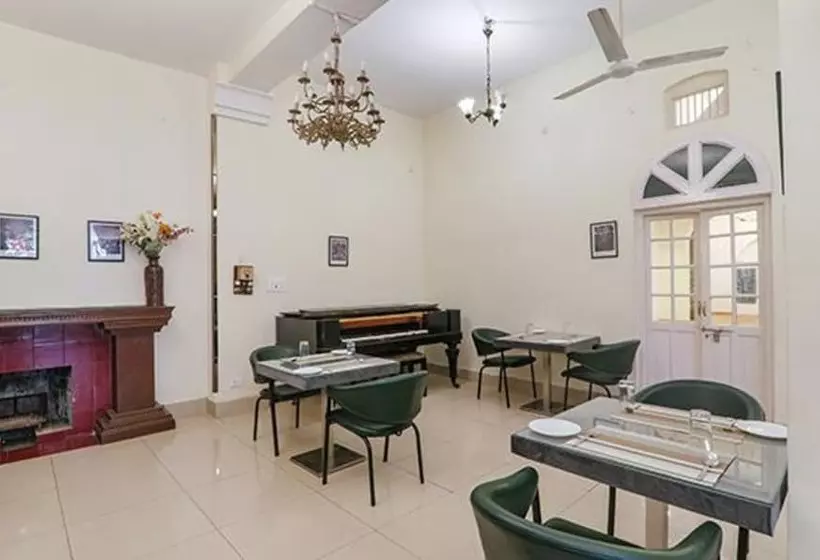 Fabhotel Sarovar Palace