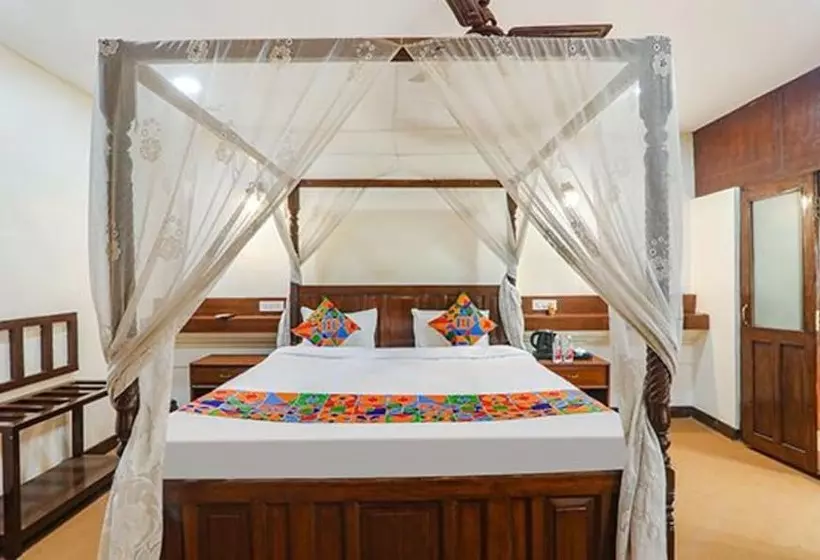 Fabhotel Sarovar Palace