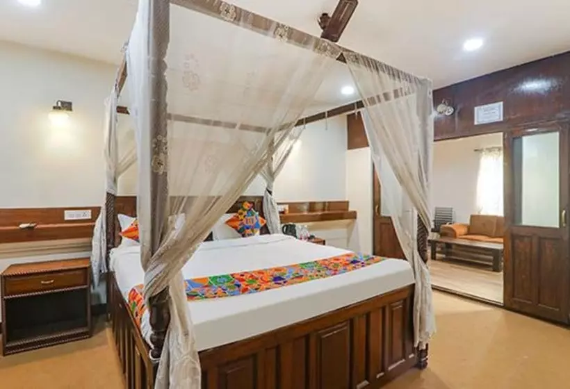 Fabhotel Sarovar Palace