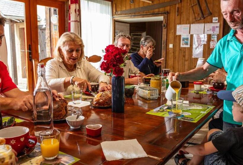 ベッドアンドブレックファースト Chambres D Hôtes Coeur De Bastié Et Ranch Du Lévézou