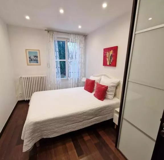 Aamiaismajoitus (B&B) Villa Castoria
