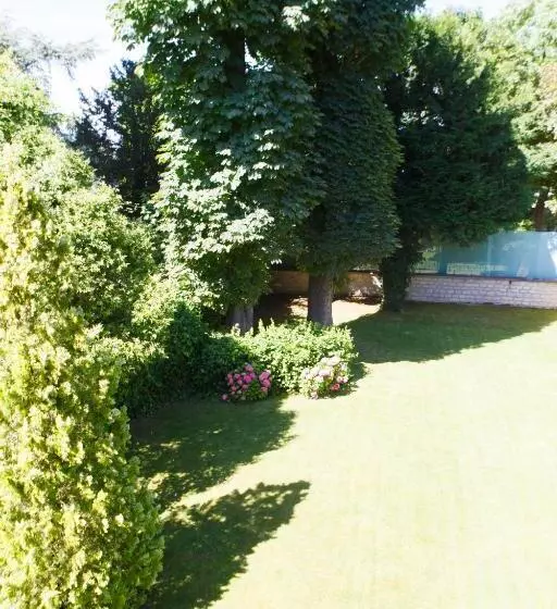 Aamiaismajoitus (B&B) Villa Castoria