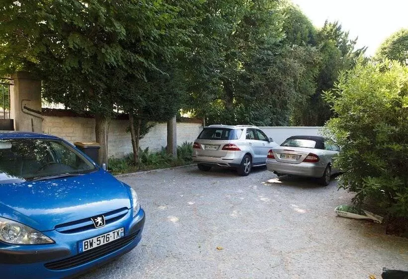 Aamiaismajoitus (B&B) Villa Castoria