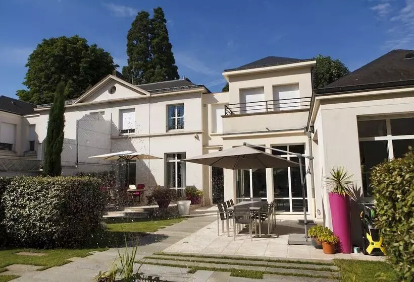Aamiaismajoitus (B&B) Villa Castoria