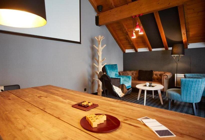 هتل Moontain Hostel