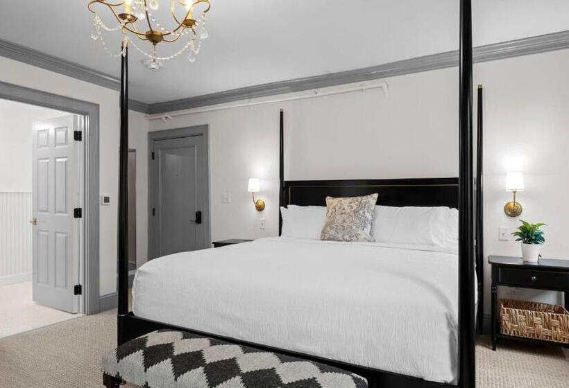 هاستل The Davenport Inn