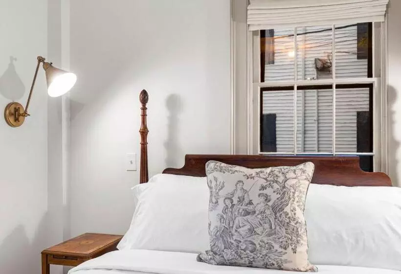 ユースホステル The Davenport Inn