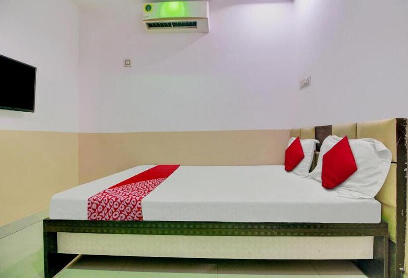 ホテル Vinit Lodging