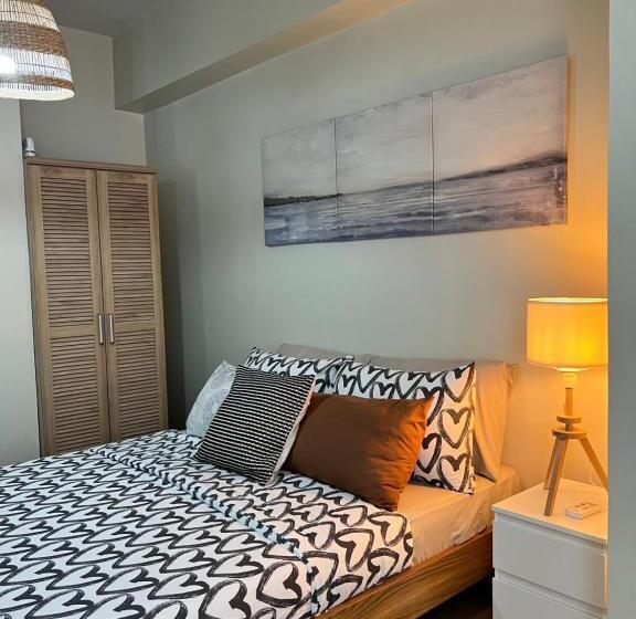 Huge 1bedroom Condotel W Balcony Near Smart Araneta Coliseum