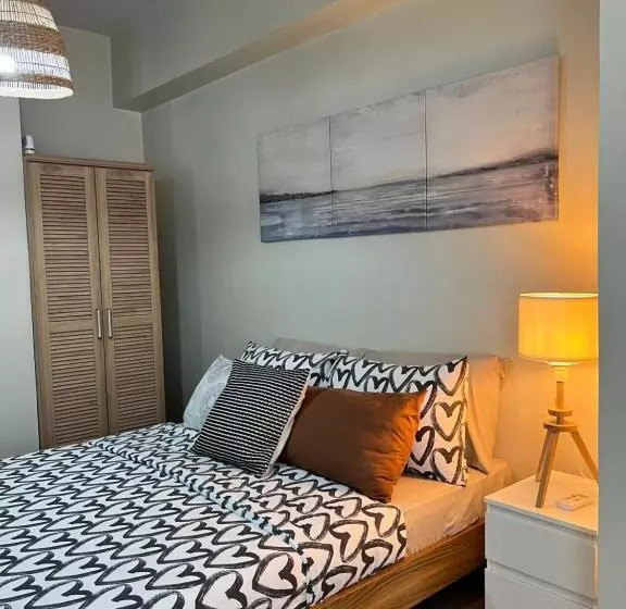 Huge 1bedroom Condotel W Balcony Near Smart Araneta Coliseum