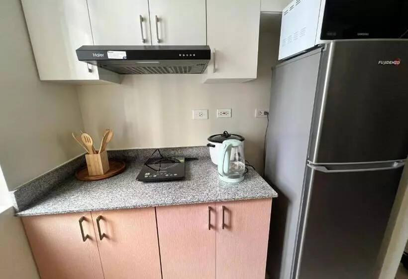 Huge 1bedroom Condotel W Balcony Near Smart Araneta Coliseum