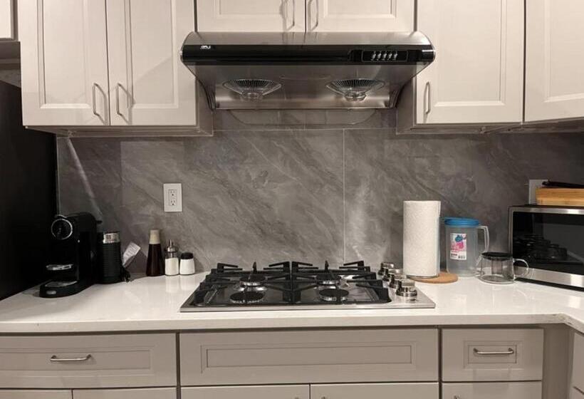 پانسیون Modern Apartment   Relocation & Business Stay