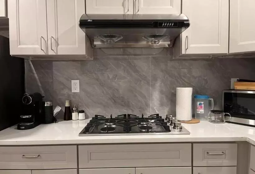 پانسیون Modern Apartment   Relocation & Business Stay