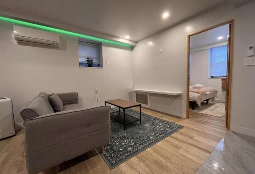 پانسیون Modern Apartment   Relocation & Business Stay