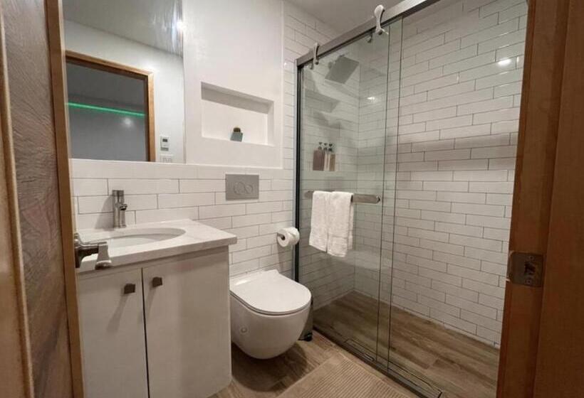 پانسیون Modern Apartment   Relocation & Business Stay