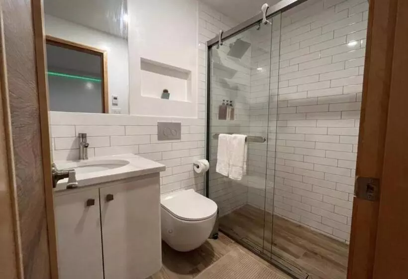 پانسیون Modern Apartment   Relocation & Business Stay