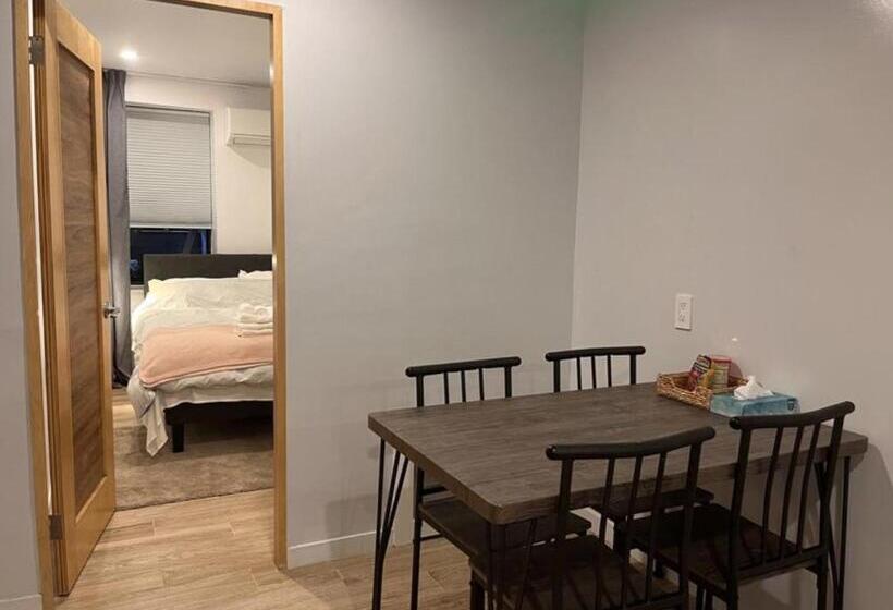 پانسیون Modern Apartment   Relocation & Business Stay