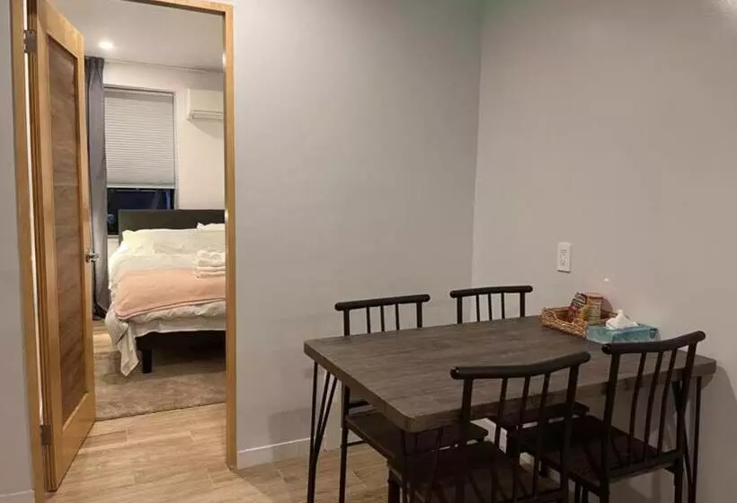 پانسیون Modern Apartment   Relocation & Business Stay
