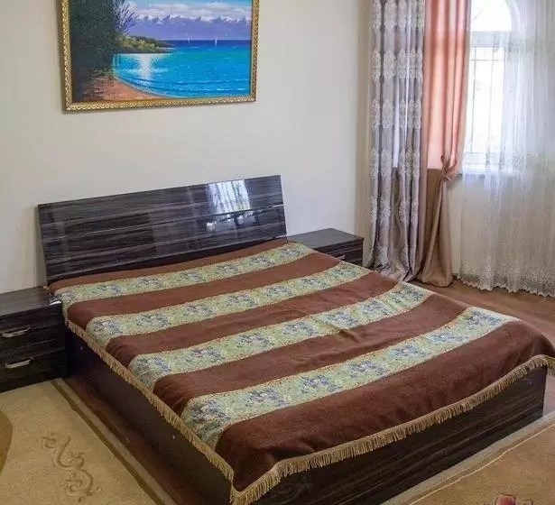 Amanat Hostel