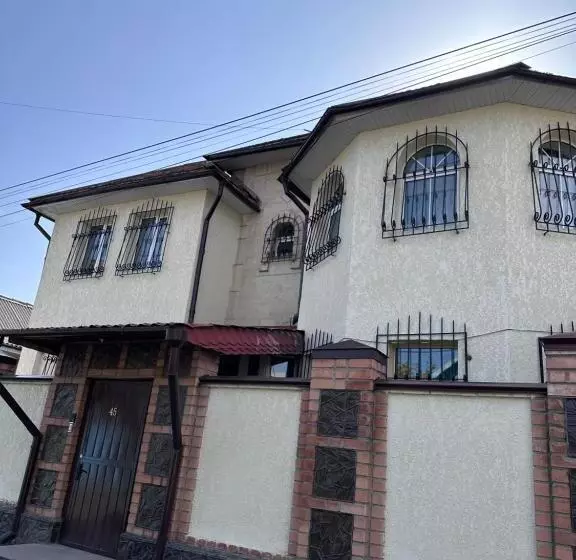 Amanat Hostel