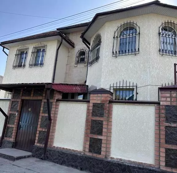 Amanat Hostel