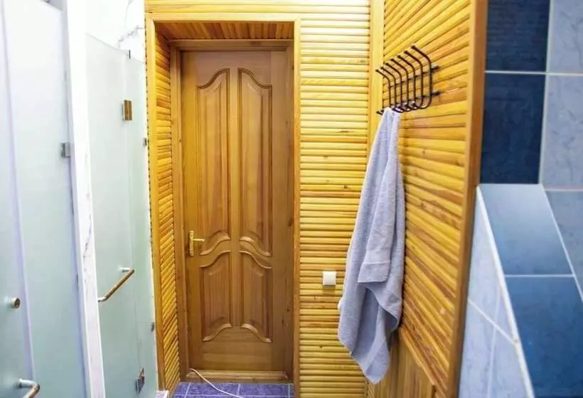 Amanat Hostel