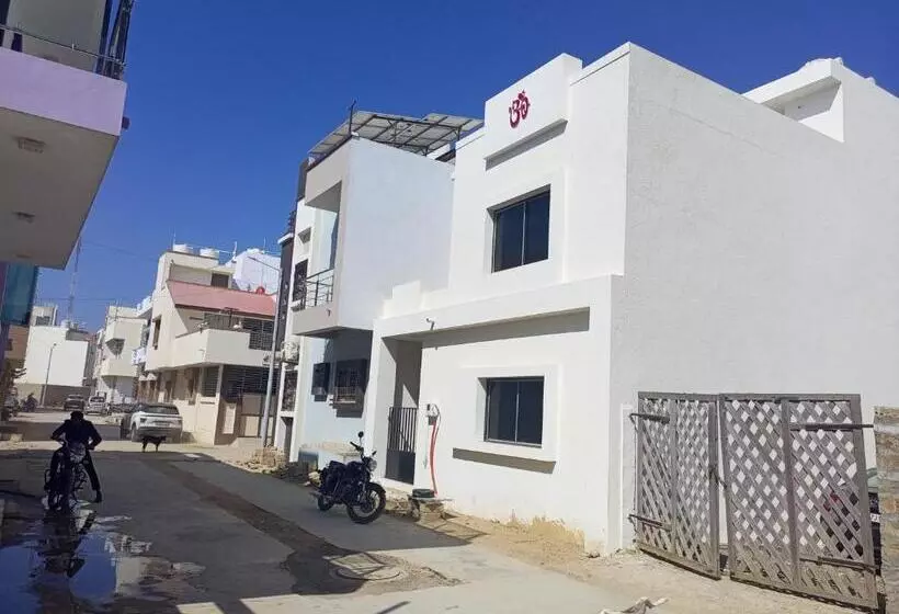 Hotelli Dwarka Bungalow 1 Only Family