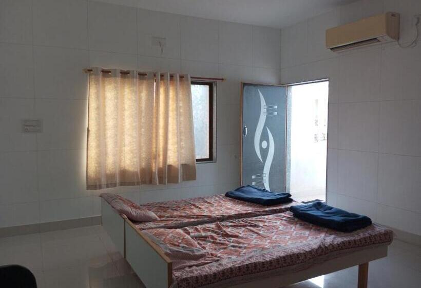 هتل Dwarka Bungalow 1 Only Family