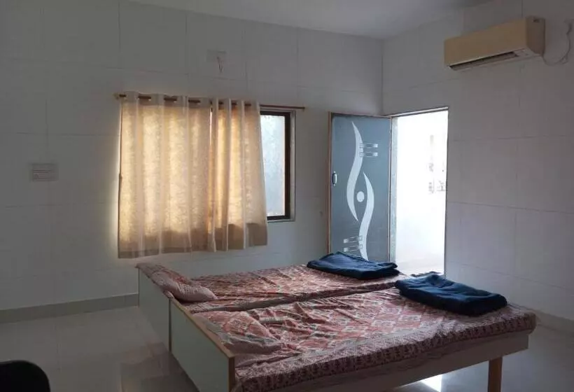 Hotelli Dwarka Bungalow 1 Only Family