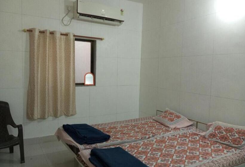 هتل Dwarka Bungalow 1 Only Family