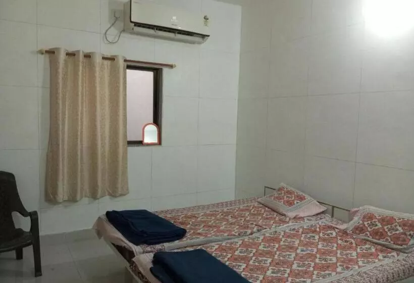 Hotelli Dwarka Bungalow 1 Only Family