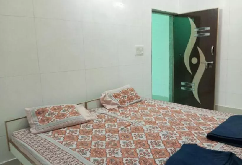 Hotelli Dwarka Bungalow 1 Only Family