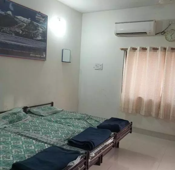 Hotelli Dwarka Bungalow 1 Only Family