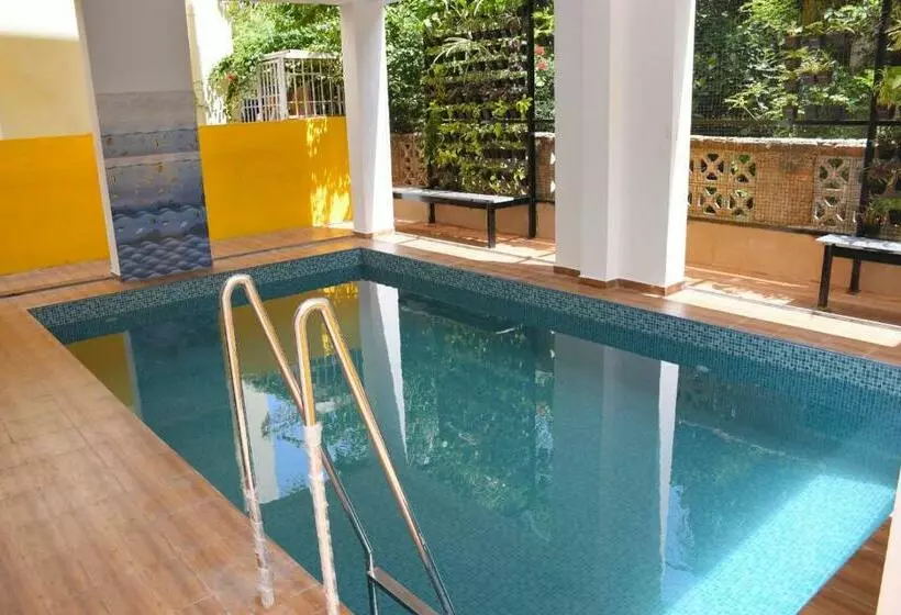 ホテル Le Premier Inn   With A Swimming Pool , Beside The Bay !