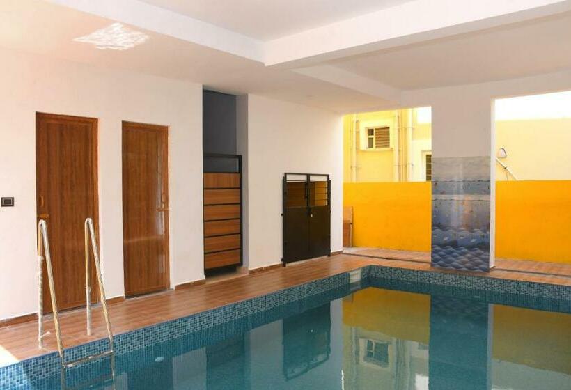 Отель Le Premier Inn With A Swimming Pool , Beside The Bay !