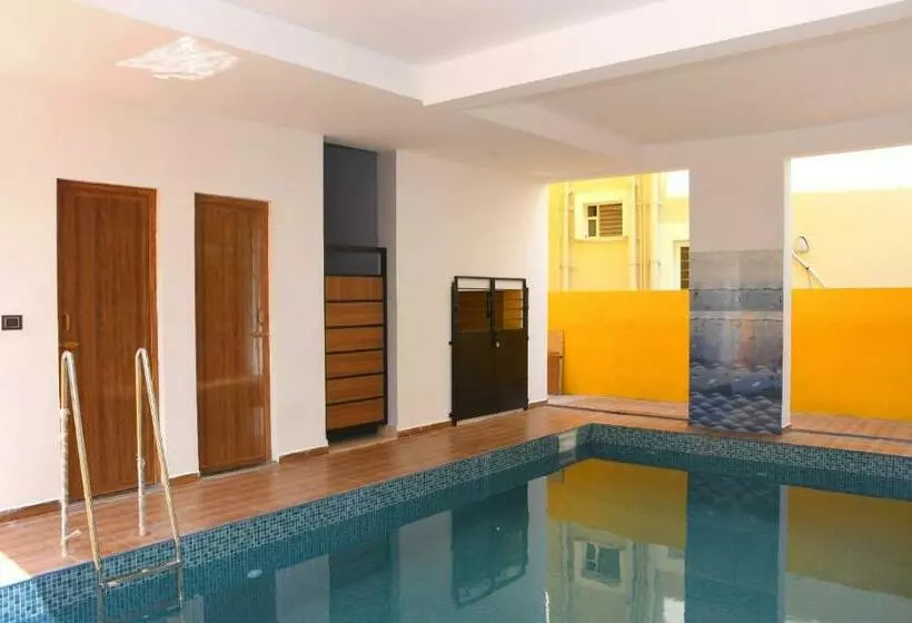 ホテル Le Premier Inn   With A Swimming Pool , Beside The Bay !