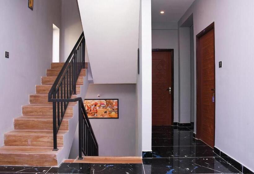 Отель Le Premier Inn With A Swimming Pool , Beside The Bay !