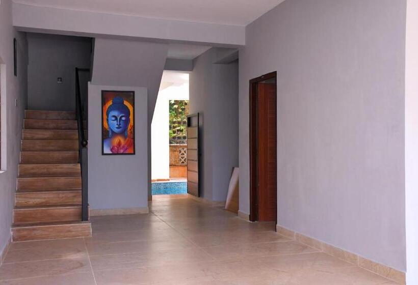 Отель Le Premier Inn With A Swimming Pool , Beside The Bay !