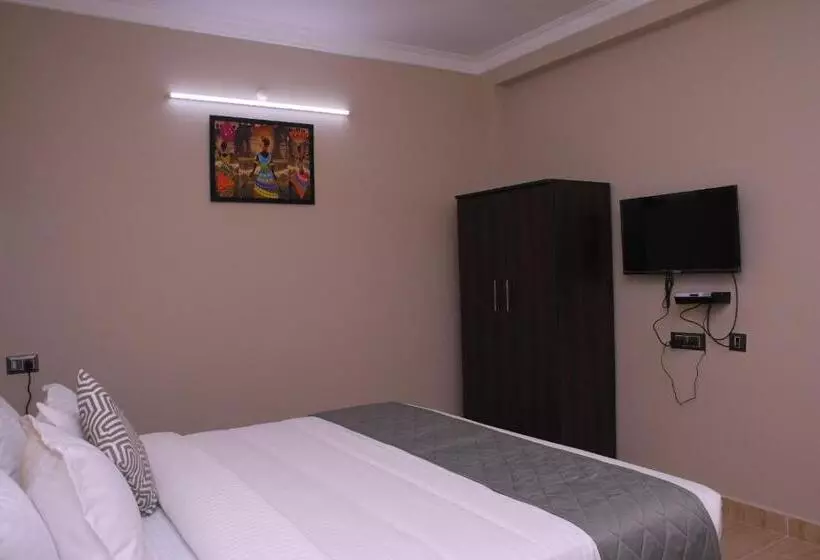 ホテル Le Premier Inn   With A Swimming Pool , Beside The Bay !