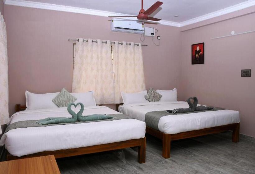 Отель Le Premier Inn With A Swimming Pool , Beside The Bay !