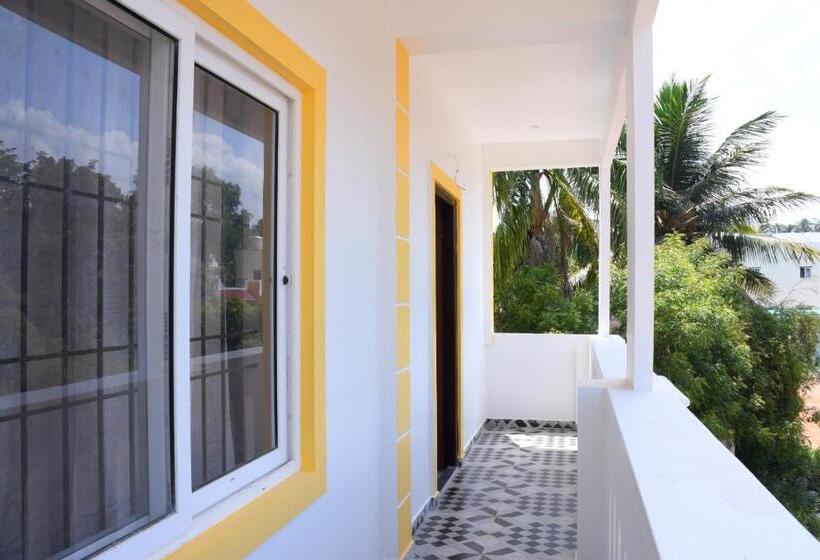 Отель Le Premier Inn With A Swimming Pool , Beside The Bay !