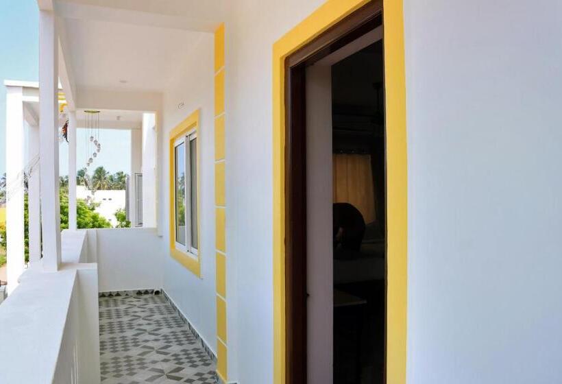 Отель Le Premier Inn With A Swimming Pool , Beside The Bay !