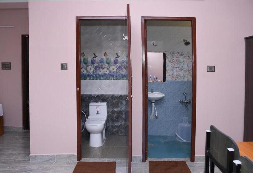 Отель Le Premier Inn With A Swimming Pool , Beside The Bay !