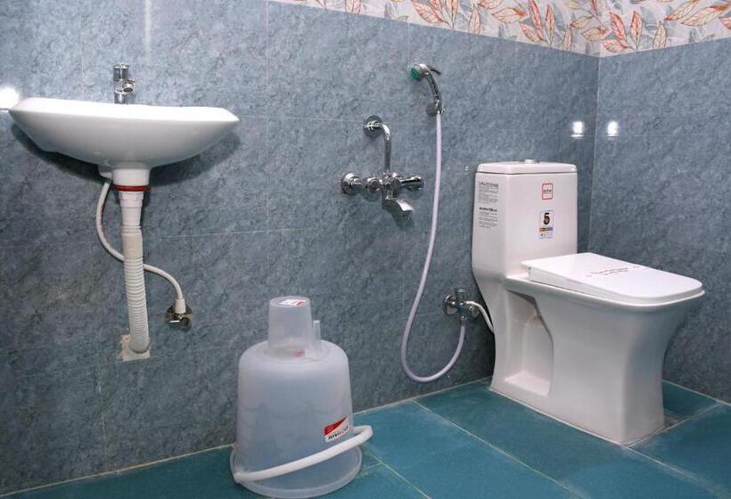 Отель Le Premier Inn With A Swimming Pool , Beside The Bay !