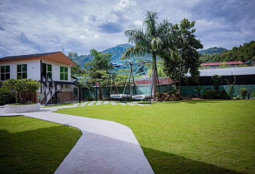 Majestic Lake Front Hotel & Suites