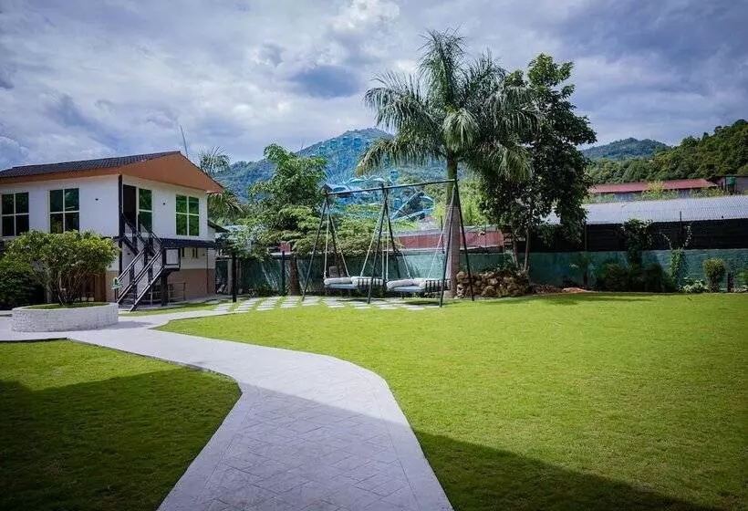 Majestic Lake Front Hotel & Suites