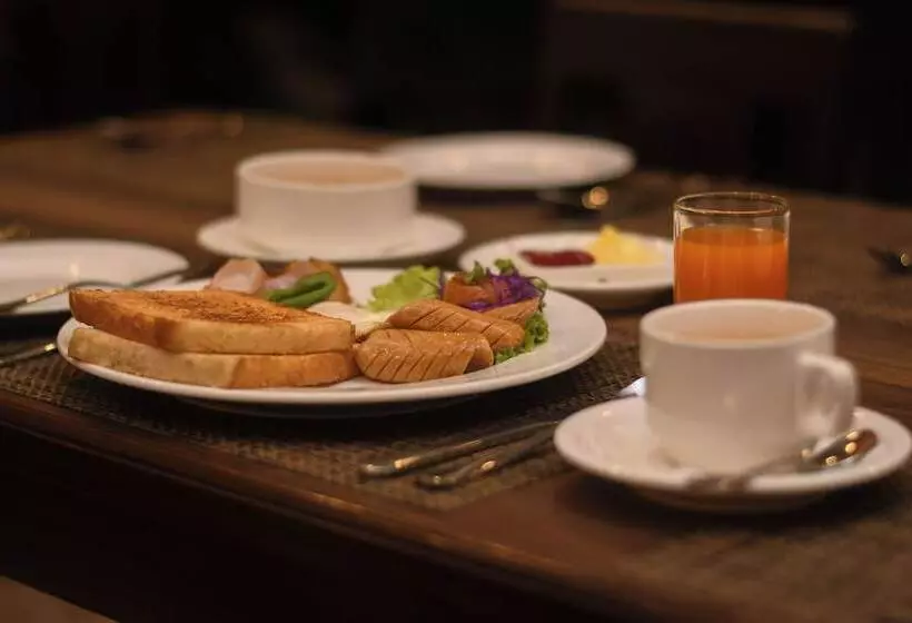 Majestic Lake Front Hotel & Suites