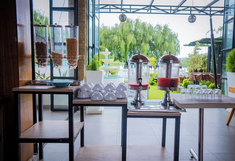 Majestic Lake Front Hotel & Suites