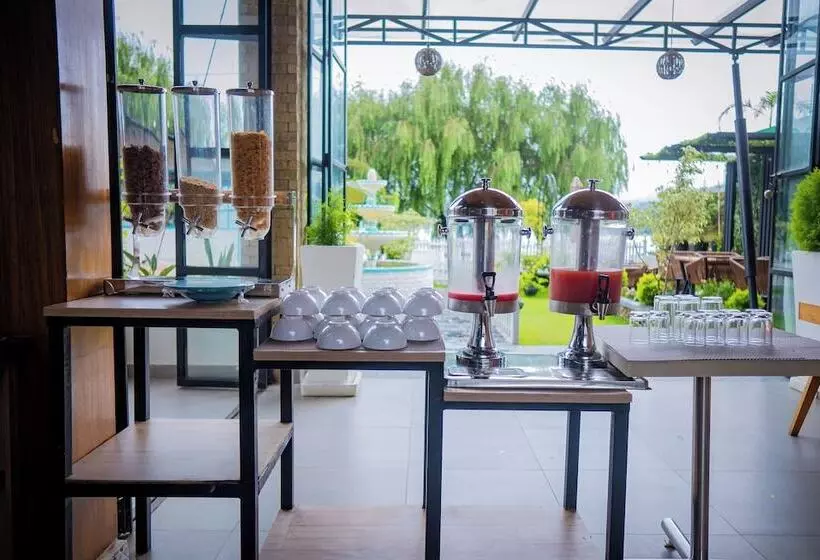 Majestic Lake Front Hotel & Suites